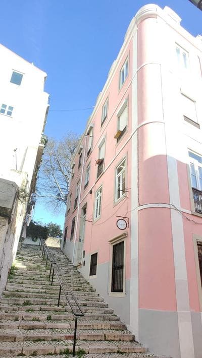 Alfama Graça district typical & bright , 3 bedroom apartment with AC 1st floor