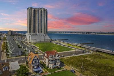 Grand Historic 8BR 6 5BA Mansion Waterfront Decks