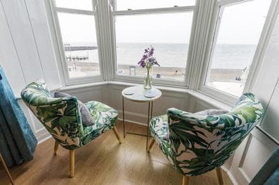 Starling View BOUTIQUE Stunning Seafront view Apartment
