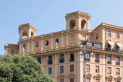 ""Bright Top Floor Apartment Vatican & Tiber View, Steps from Olympic Stadium"