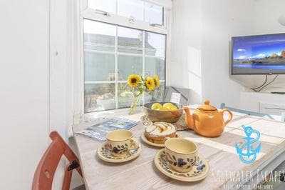 Gerry's Cottage, Quaint & Characterful