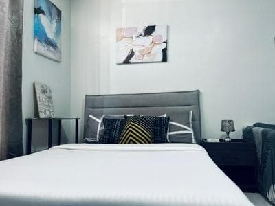 COZY STUDIO UNIT NEAR MACTAN AIRPORT FURNISH with WIFI, NETFLIX, POOL