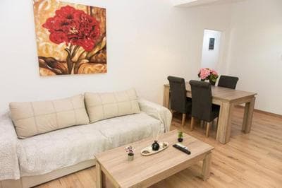 Renovated spacious flat 7min to subway station-(ΝIK_A)