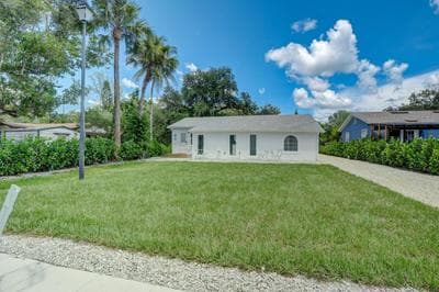Guest House In a Downtown Bonita Springs Compound