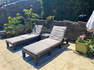 Little Trevio - seaside haven with parking and sea views