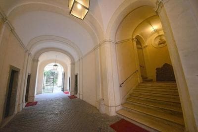 Luxury apartment Via Giulia with private garden