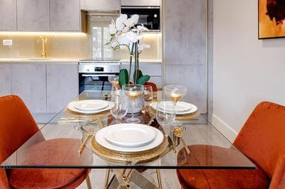 Marble Arch Suite 6