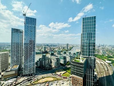Luxury Central Flat with Stunning Views and Pool
