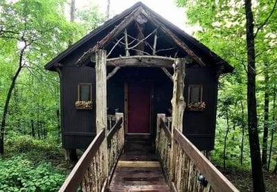 Winery Chateau Treehouse #12/ Oak Crest Cottages and Treehouse