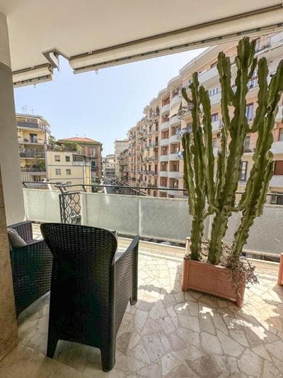 Super Elegante Napoli Centro con posto auto e wifi veloce