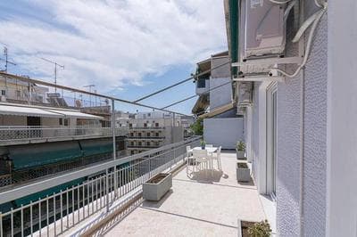 Sunlit 2BR Oasis in Metaxourghio 3min from metro