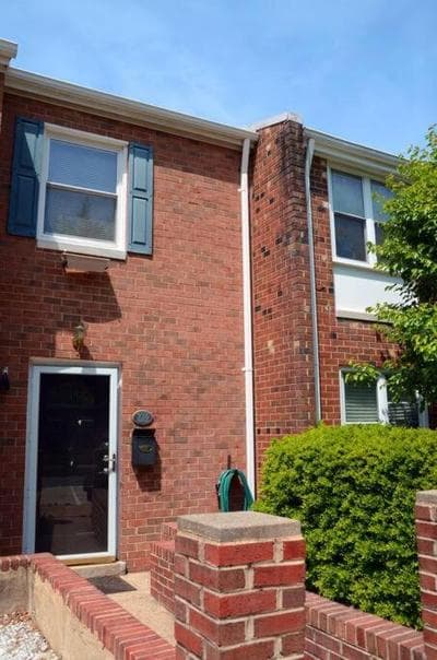 Charming 3bd Alexandria House, 11 miles to DC, Nice front view
