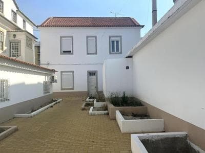Estoril Studio Retreat - Walk to the Beach