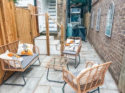Gorgeous London 3 Bed Home With Garden Office by StayByNumbers