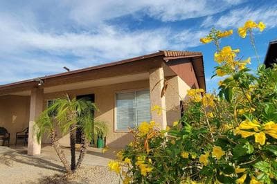 Casa Sunrise, Large Home, Minutes from Airport, YRMC, Mexico Borders