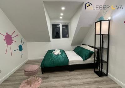 Luxury & Modern 1 BR Apartment 5Plus Guests Couples Families Business SleeepOva Short Lets & Serviced Accommodation