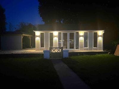 Cosy Studio Cabin with Optional extra Hot Tub Lilliput near Sandbanks beach