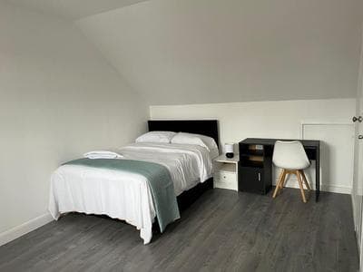 Remarkable 1-Bed Studio Apartment in Redbridge