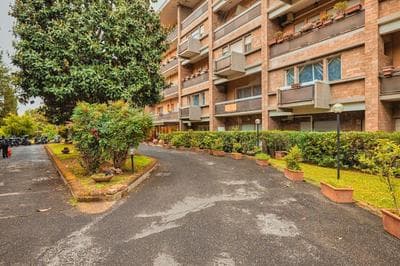Plaza Cheery Suite