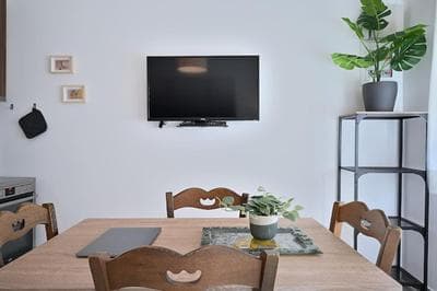 Seabreeze apartment in Palaio Faliro/ Netflix