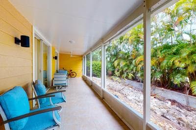Inviting 2BR Condo with Lanai, Wet Bar and Office