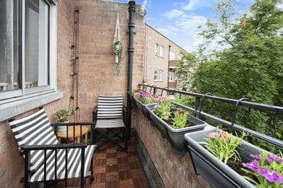 Bright and spacious flat near Victoria Park