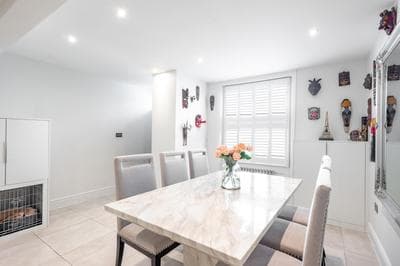 4 Bed Modern House next to Hyde Park