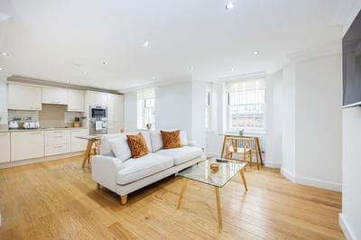 2 bed just off Tottenham Ct Rd, 2 min to Goodge St