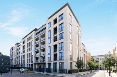 JOIVY Modern 1 bed, 2 bath flat with terrace in North Kensington