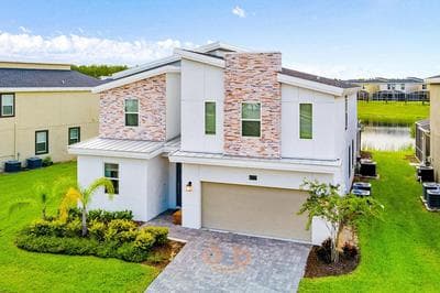 Luxury Lake View Themed Home w/Cinema near Disney