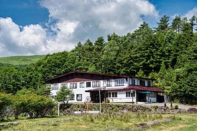 Hütte Jil Shirakabako at 1,400m