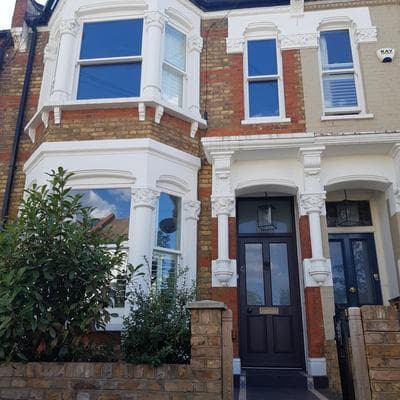 Beautiful private room in Queens Park townhouse