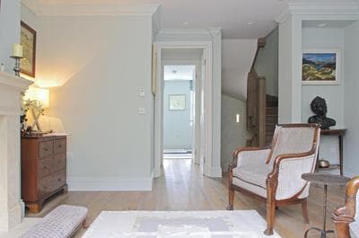 Elegant Chelsea Townhouse with Patio Near Kings Rd