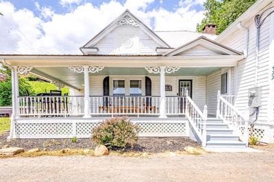 WALK TO TOWN! MTN VIEWS! HOT TUB! FIREPIT! SLEEPS 10 at Steps to Bryson