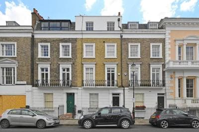 Prime Location: Modern Flat in Chelsea by LandIn