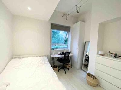 Entire spacious ground floor 2 bedroom flat