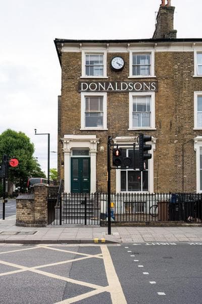 Funky Trendy 3 Bed 3 Bath with Patio in Dalston