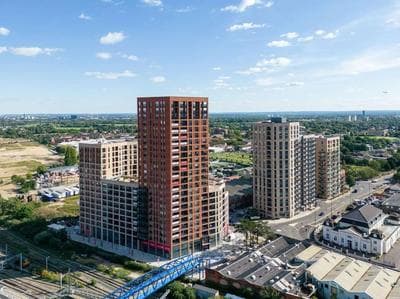 Stunning one-bedroom apartment- Next to tube station- Sleeps 3