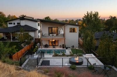 Lux North End Home: Heated Pool/Fire Pit/Theatre