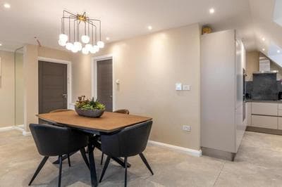 Apartment - Sleeps 4 & Free Parking