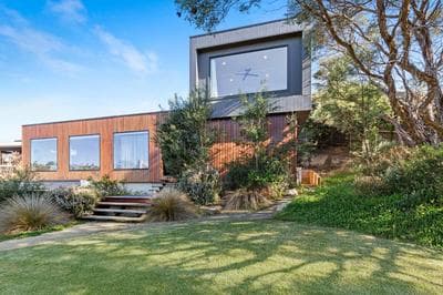 Ocean Beach Retreat - Contemporary Rye Accommodation