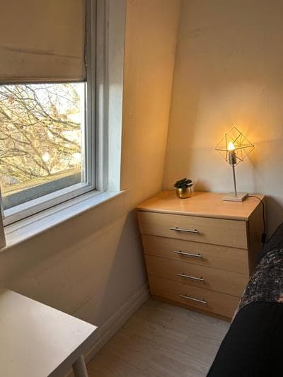 Double room with shared bathroom near kings Cross-rm3