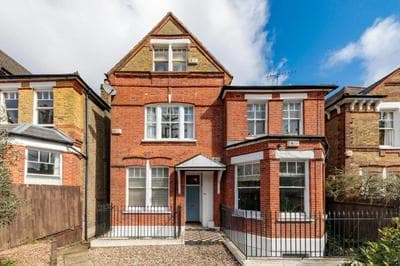 Bright & spacious modern 2 bedroom apartment