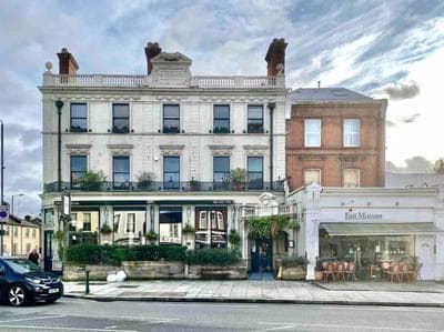 2Bdr Modern Apartment in Hammersmith West London