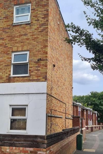 Close To Tower Bridge Central London - 4 Bedroom House - 3 Bathrooms - Free Parking 3 Cars - Sleep 9