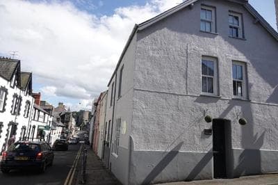 3 Bedroom Cottage in Conwy with Parking Sleeps 4