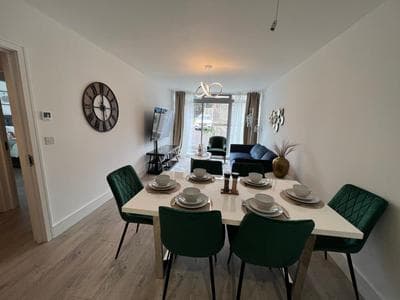 C3757, Spacious 3 bedroom flat in Wembley