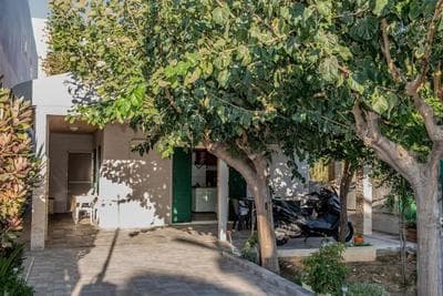 Rania 's house, next to the beach.