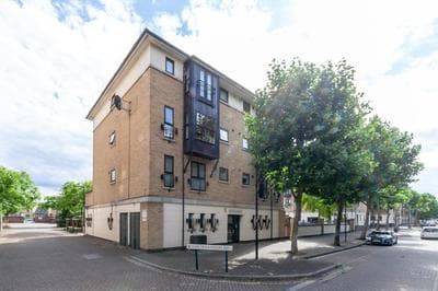 Newly Refurbished 2BR Flat Near Excel Centre
