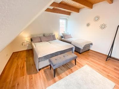 WEINQUARTIER Grüne Villa 70 qm Kamin Küche Parkplatz Turmzimmer